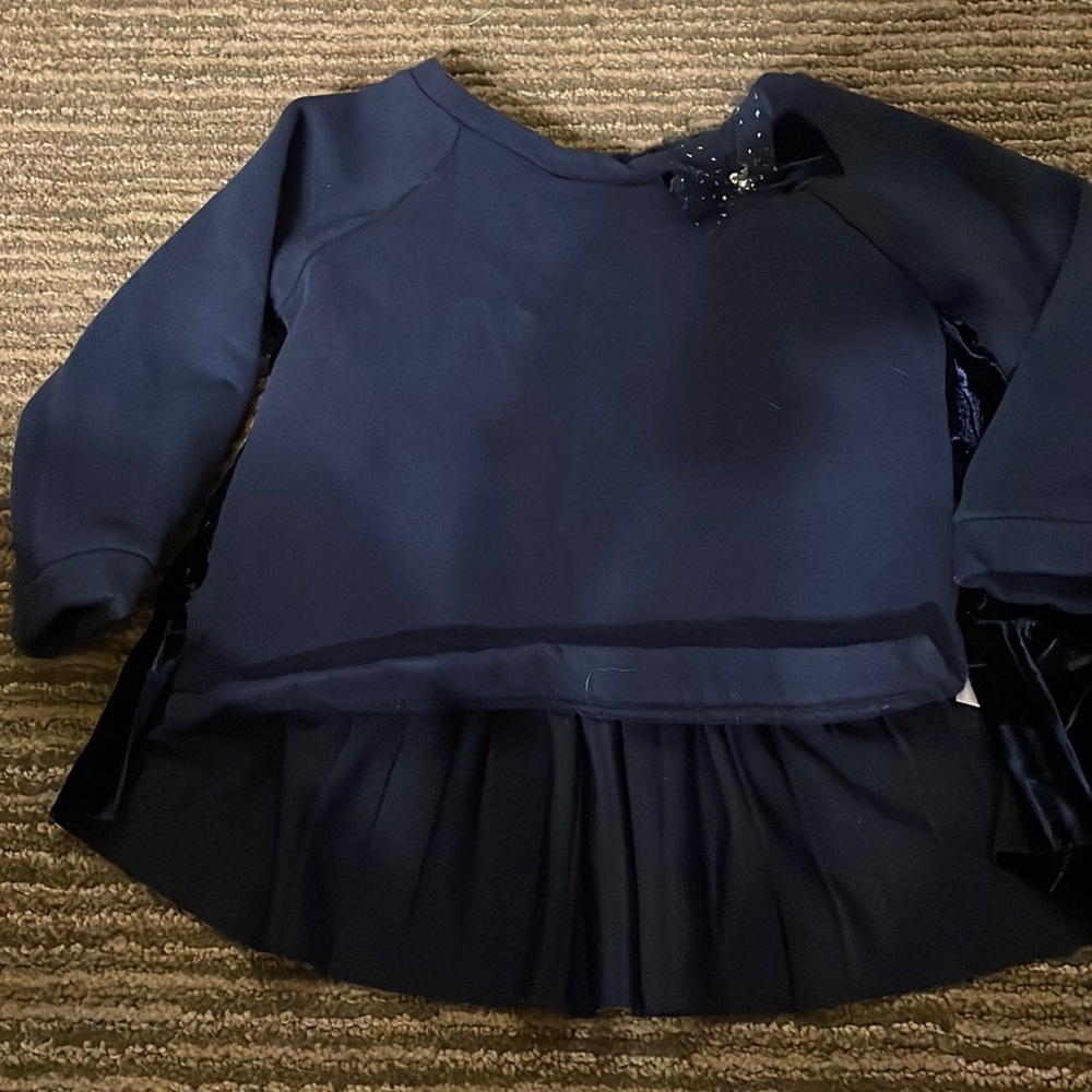 Dark blue top / looks like dress from back